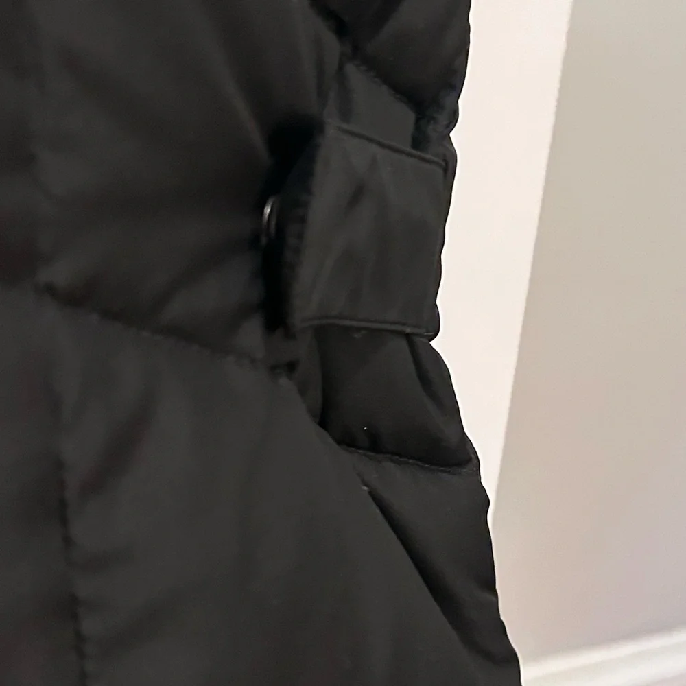 NWT Eddie Bauer women’s medium black classic down puffer vest w/adjustable snaps - Picture 7 of 9